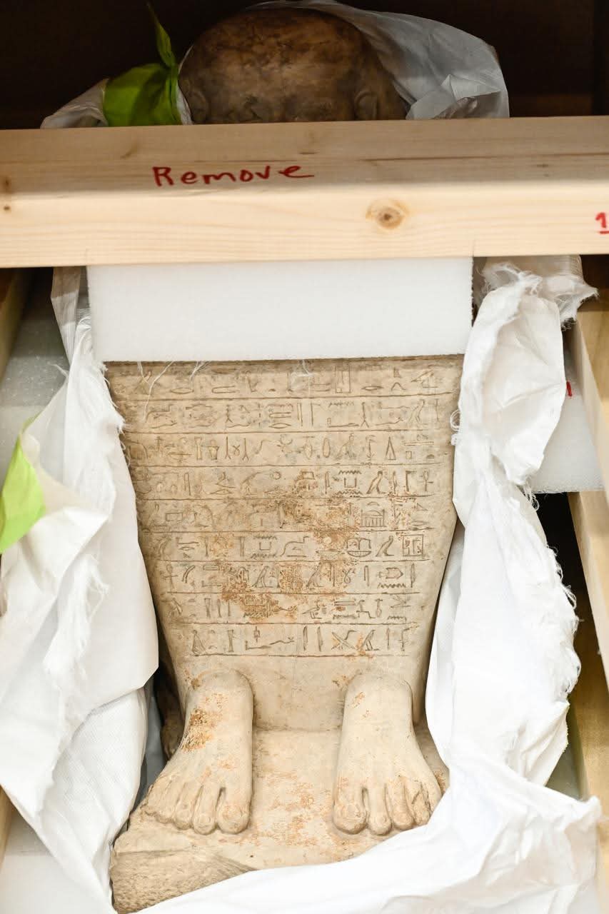 استرداد ١٣ قطعة آثرية تنتمي إلي عصور تاريخية مختلفة من الحضارة المصرية القديمة
